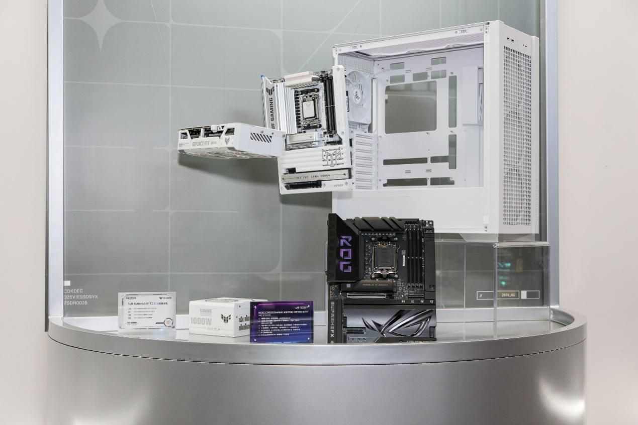 ROG X870主板系列亮相BW2025，RO姬×初音未来联名产品发布(图8)