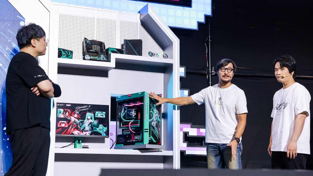 ROG BW2025展台掀次元电竞热潮：RO姬×初音未来联名主板首曝(图3)