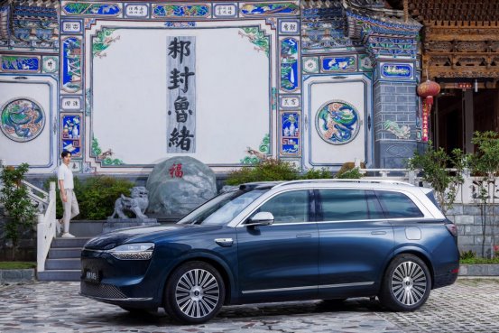 稳坐50万级销冠！问界M9重新定义豪华出行新标杆 - 百博资讯