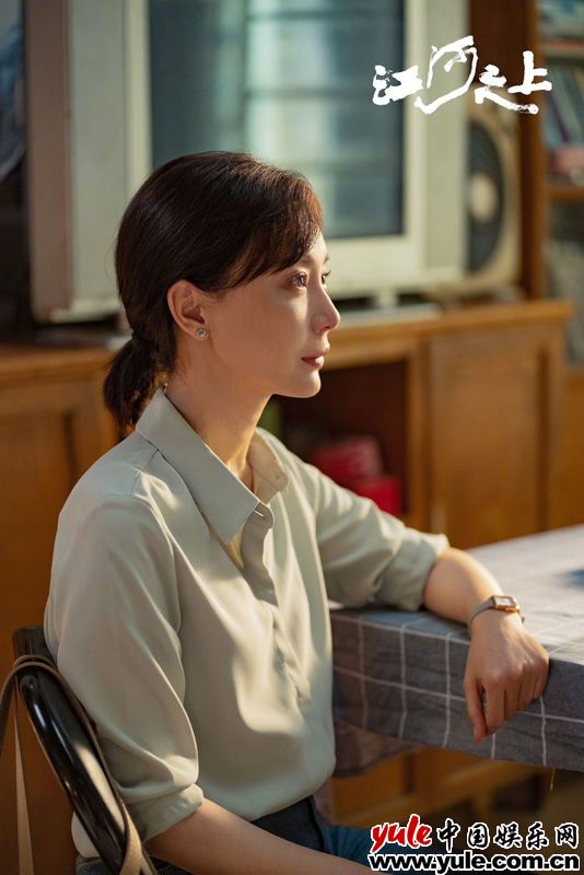 《江河之上》收视连续登顶强势破二 陈数展现女性轻盈平和魅力(图1)