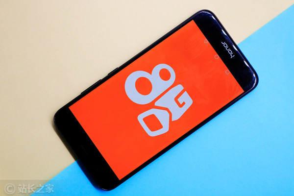 快手发布2025年第三季度财报：可灵AI营业收入超3亿元