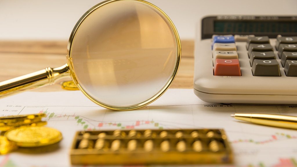 红利主题基金与AI赛道基金半年业绩博弈分析