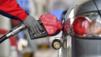 国内油价今晚下调，加满一箱油能少花6.5元 - 百博资讯